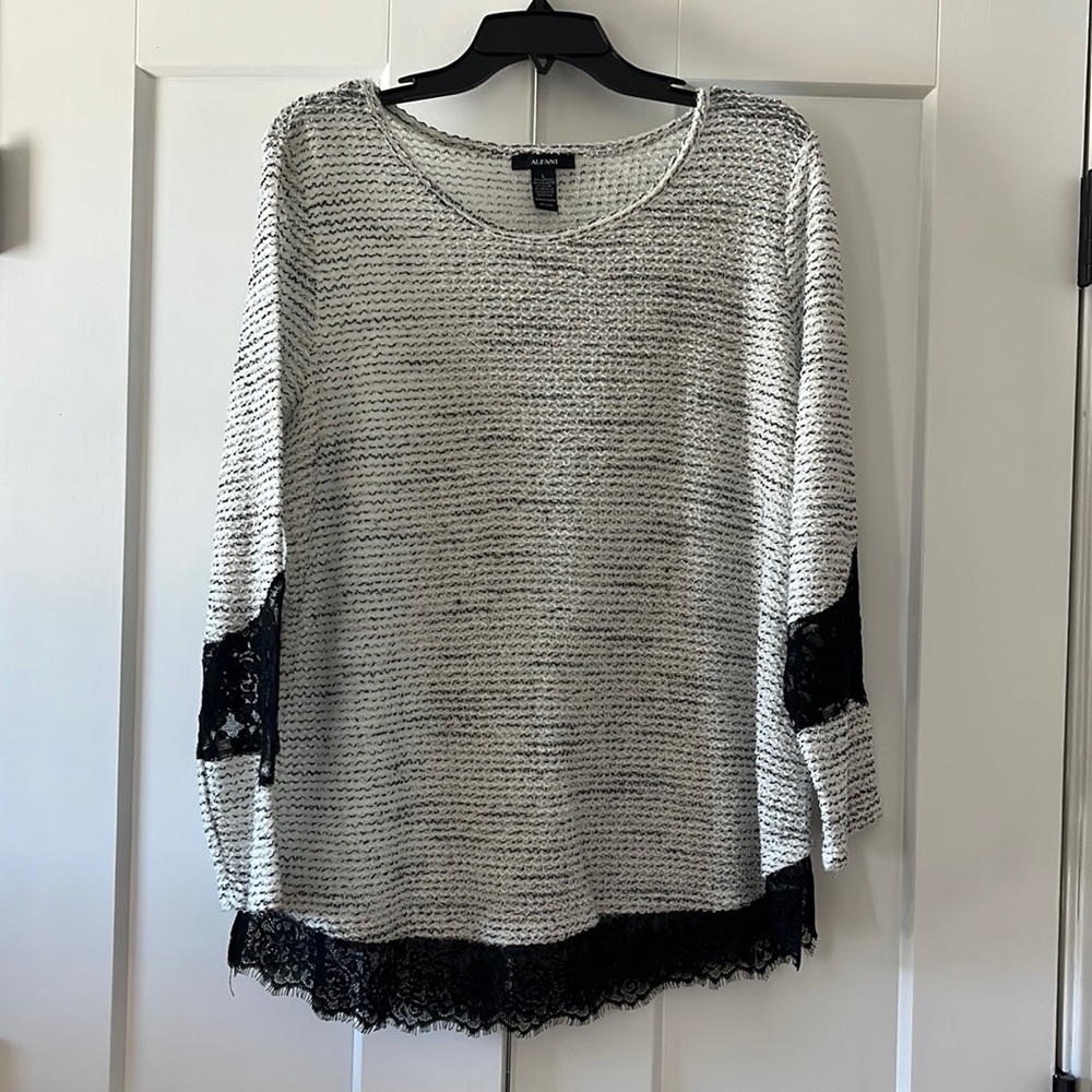 Knit and lace shirt